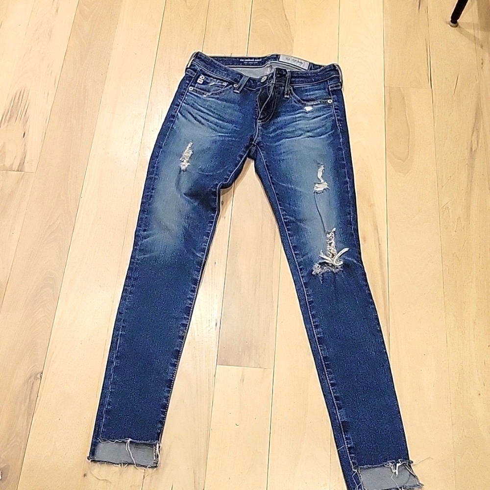 Womens skinny jeans. Size 25R.